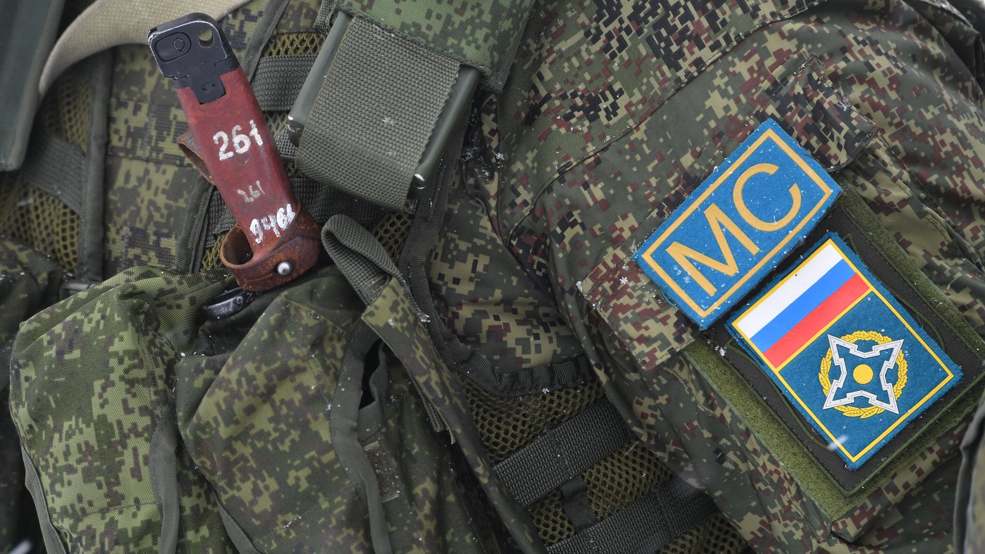 Фрагмент военной амуниции военнослужащего РФ контингента миротворческих сил ОДКБ - РИА Новости, 1920, 20.01.2022