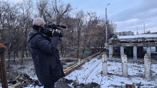 Оператор итальянского общественного телеканала Rai 1 в Луганске