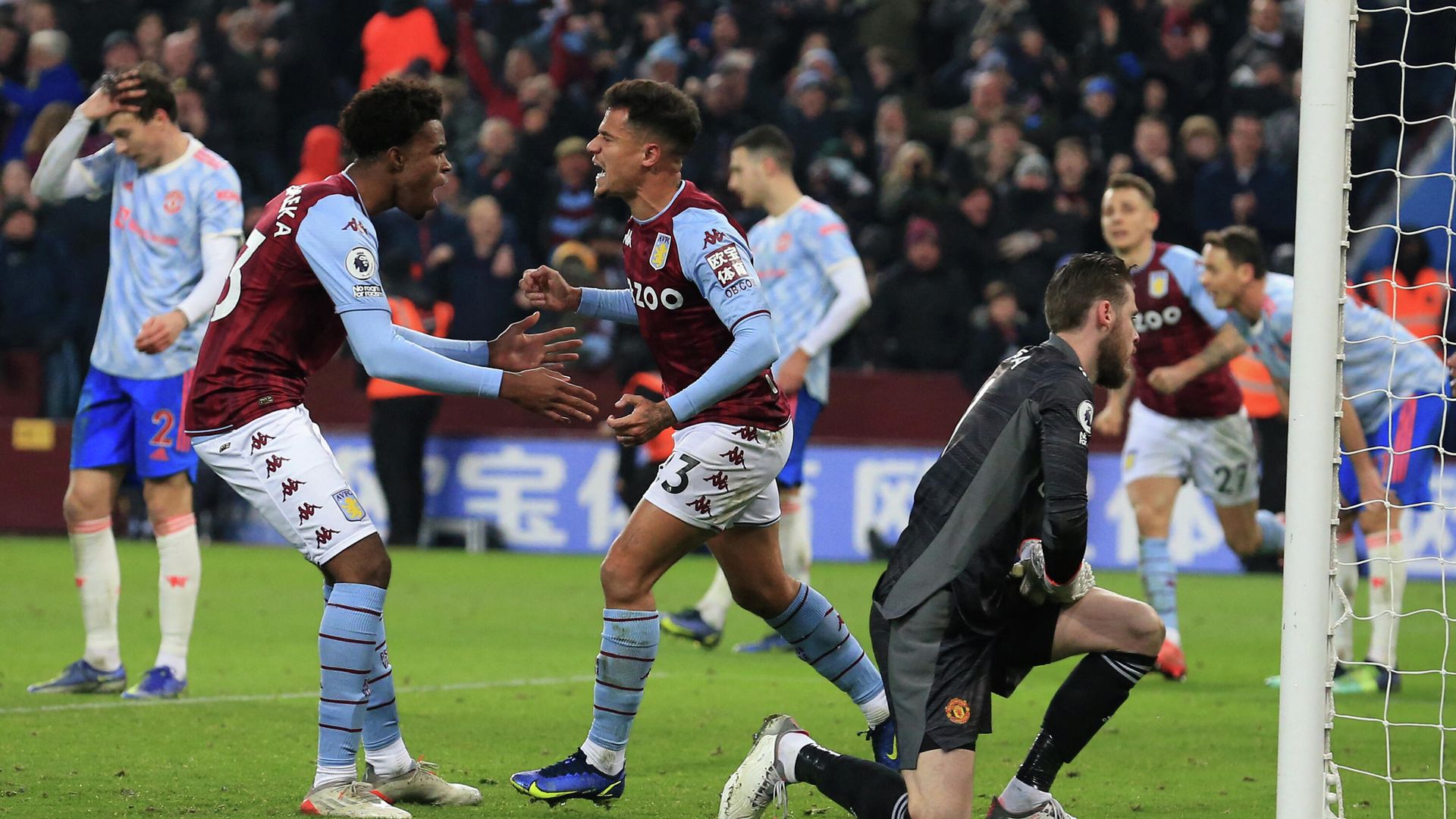 Aston Villa's Brazilian midfielder Philippe Coutinho (C) celebrates with teammates after scoring their second goal during the English Premier League football match between Aston Villa and Manchester Utd at Villa Park in Birmingham, central England on January 15, 2022. (Photo by Lindsey Parnaby / AFP) / RESTRICTED TO EDITORIAL USE. No use with unauthorized audio, video, data, fixture lists, club/league logos or 'live' services. Online in-match use limited to 120 images. An additional 40 images may be used in extra time. No video emulation. Social media in-match use limited to 120 images. An additional 40 images may be used in extra time. No use in betting publications, games or single club/league/player publications. / Aston Villa's Brazilian midfielder Philippe Coutinho (C) celebrates with teammates after scoring their second goal during the English Premier League football match between Aston Villa and Manchester Utd at Villa Park in Birmingham, central England on January 15, 2022. (Photo by Lindsey Parnaby / AFP) / RESTRICTED TO EDITORIAL USE. No use with unauthorized audio, video, data, fixture lists, club/league logos or 'live' services. Online in-match use limited to 120 images. An additional 40 images may be used in extra time. No video emulation. Social media in-match use limited to 120 images. An additional 40 images may be used in extra time. No use in betting publications, games or single club/league/player publications. / - РИА Новости, 1920, 15.01.2022