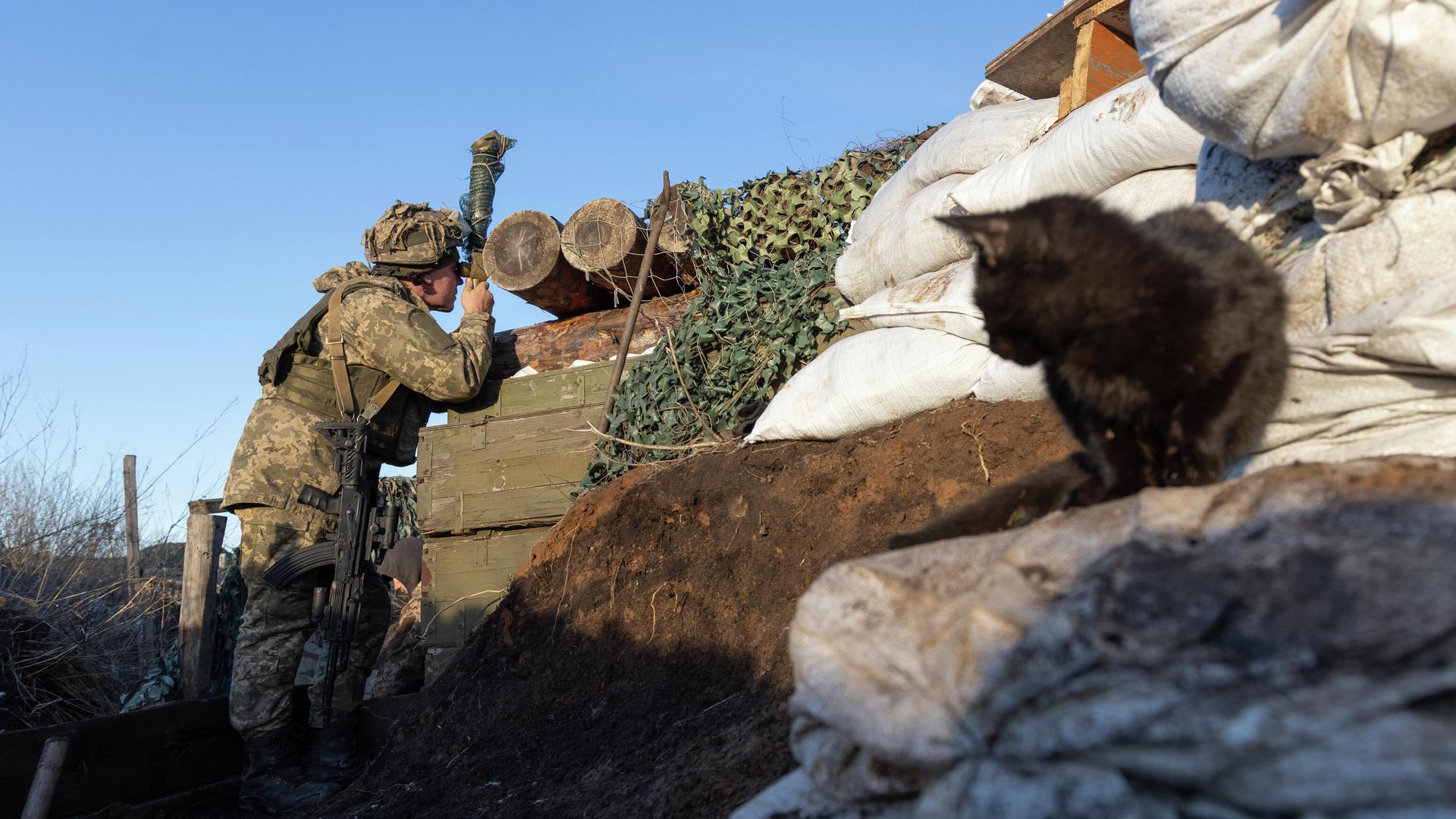 Украинский солдат в окопе на линии разграничения с Донецкой областью Украинский солдат в окопе на линии разграничения с Донецкой областью - РИА Новости, 1920, 18.01.2022