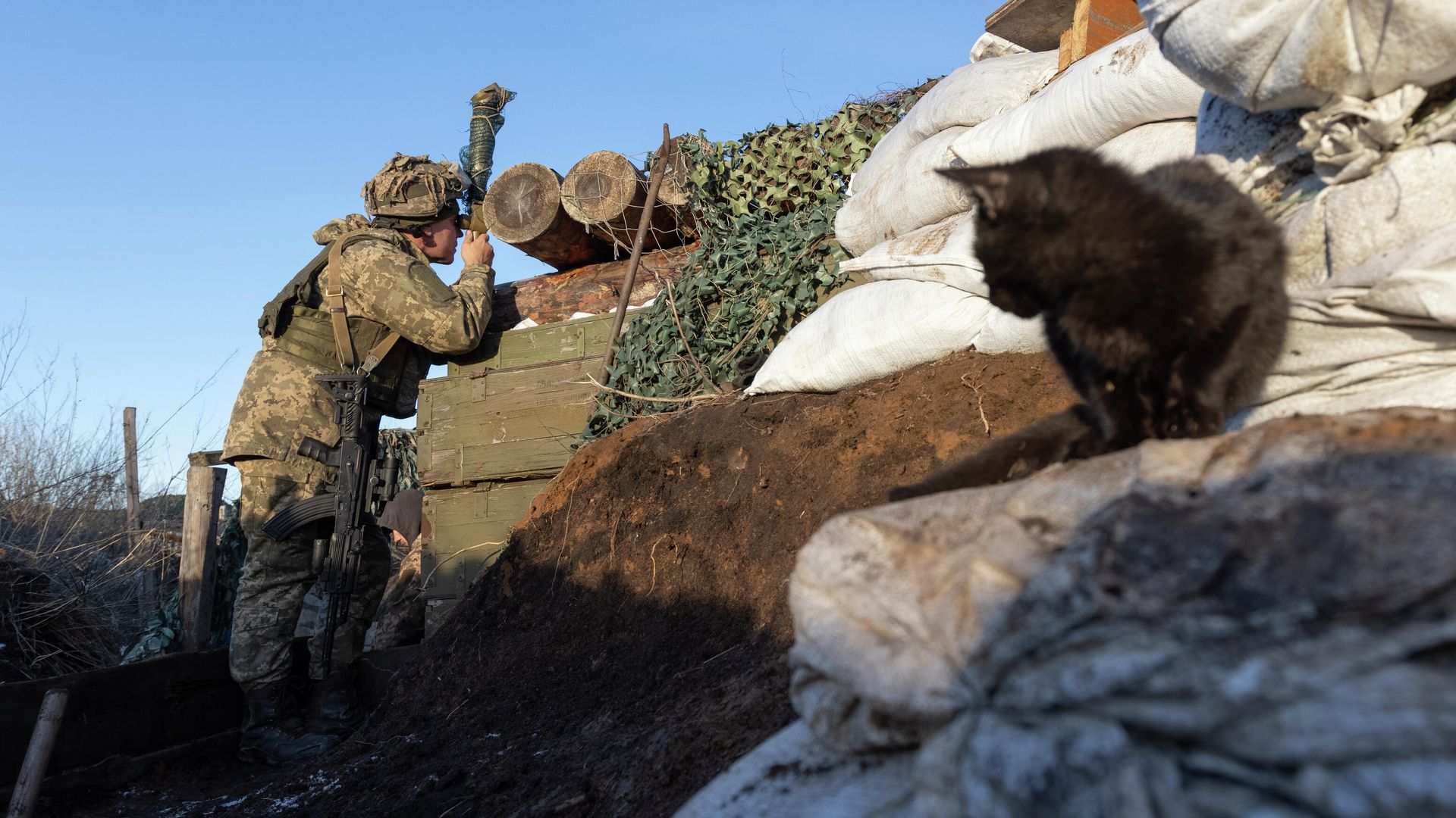 Украинский солдат в окопе на линии разграничения с Донецкой областью Украинский солдат в окопе на линии разграничения с Донецкой областью - РИА Новости, 1920, 18.01.2022