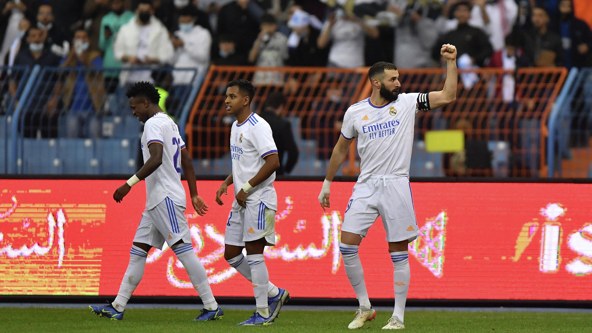 Real Madrid's French forward Karim Benzema celebrates after scoring a penalty during the Spanish Super Cup final football match between Athletic Bilbao and Real Madrid on January 16, 2022, at the King Fahd International stadium in the Saudi capital of Riyadh. (Photo by AFP) Real Madrid's French forward Karim Benzema celebrates after scoring a penalty during the Spanish Super Cup final football match between Athletic Bilbao and Real Madrid on January 16, 2022, at the King Fahd International stadium in the Saudi capital of Riyadh. (Photo by AFP) - РИА Новости, 1920, 16.01.2022
