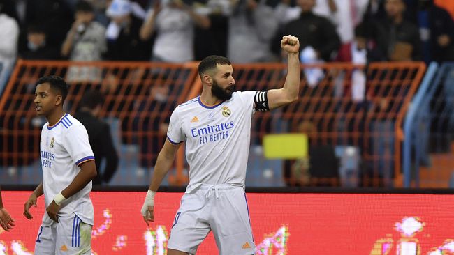 Real Madrid's French forward Karim Benzema celebrates after scoring a penalty during the Spanish Super Cup final football match between Athletic Bilbao and Real Madrid on January 16, 2022, at the King Fahd International stadium in the Saudi capital of Riyadh. (Photo by AFP)