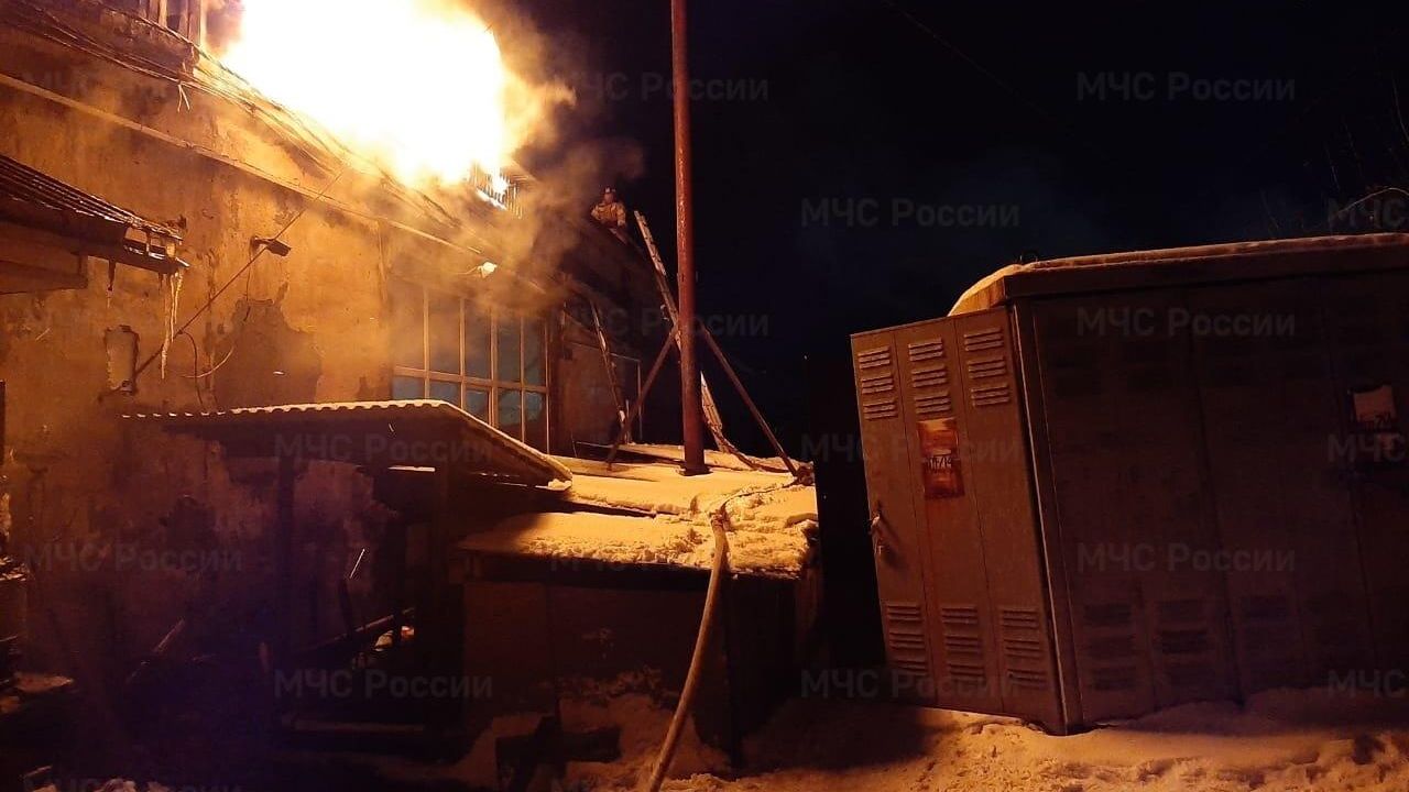 Пожар в производственном цехе в Ангарске, где размещались майнинговые фермы Пожар в производственном цехе в Ангарске, где размещались майнинговые фермы - РИА Новости, 1920, 17.01.2022