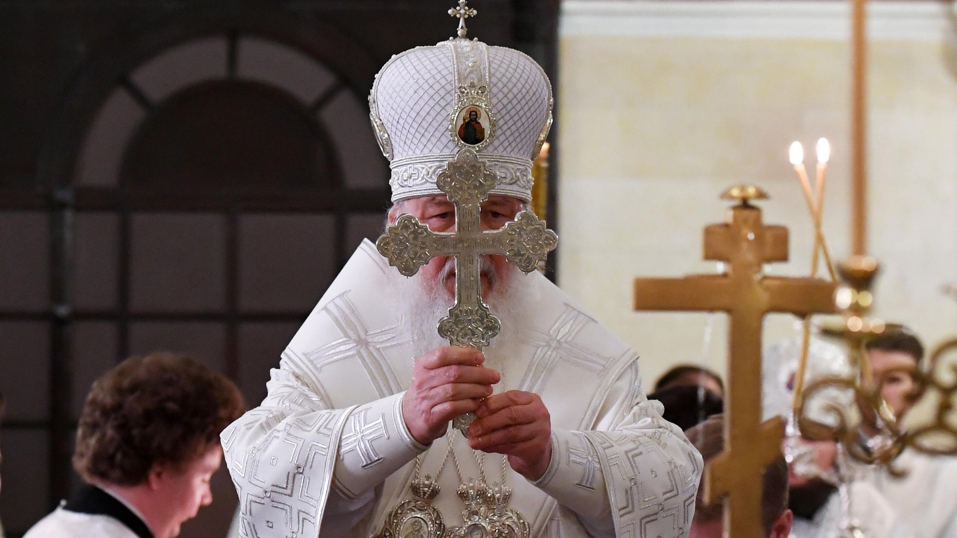 Патриарх Московский и всея Руси Кирилл во время Божественной литургии с чином великого освящения воды в Крещенский сочельник Патриарх Московский и всея Руси Кирилл во время Божественной литургии с чином великого освящения воды в Крещенский сочельник - РИА Новости, 1920, 19.01.2022