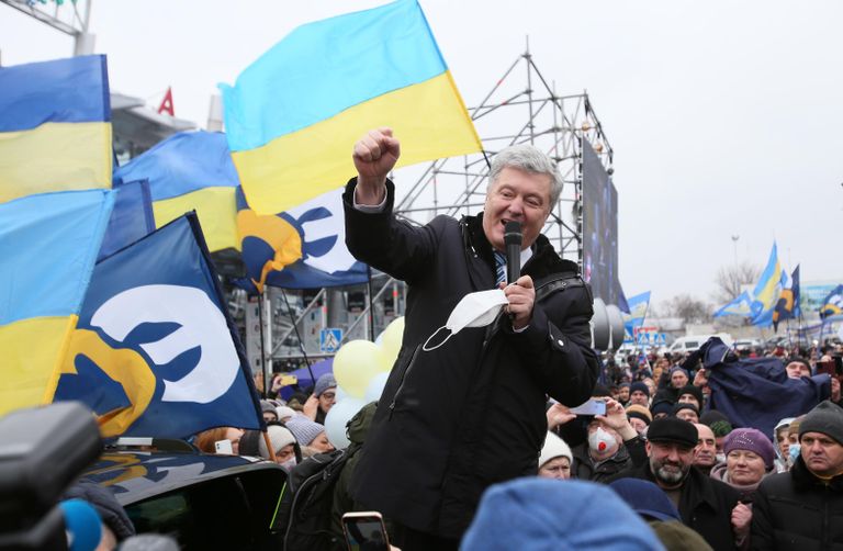 Экс-президент Украины Петр Порошенко в киевском аэропорте Жуляны Экс-президент Украины Петр Порошенко в киевском аэропорте Жуляны