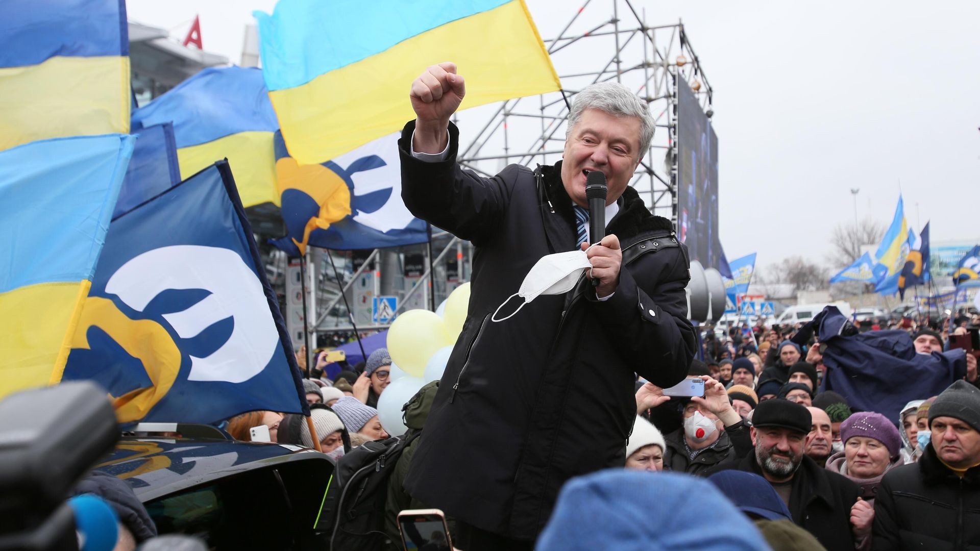 Экс-президент Украины Петр Порошенко в киевском аэропорте Жуляны Экс-президент Украины Петр Порошенко в киевском аэропорте Жуляны - РИА Новости, 1920, 17.01.2022
