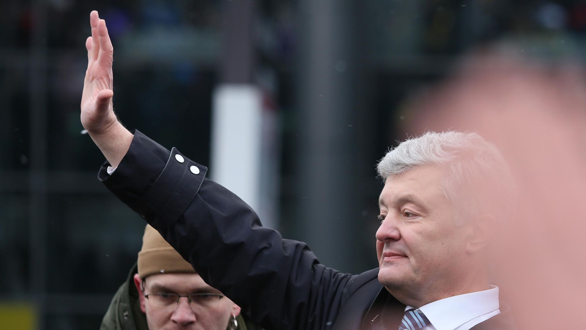 Экс-президент Украины Петр Порошенко в киевском аэропорте Жуляны Экс-президент Украины Петр Порошенко в киевском аэропорте Жуляны - РИА Новости, 1920, 14.11.2024