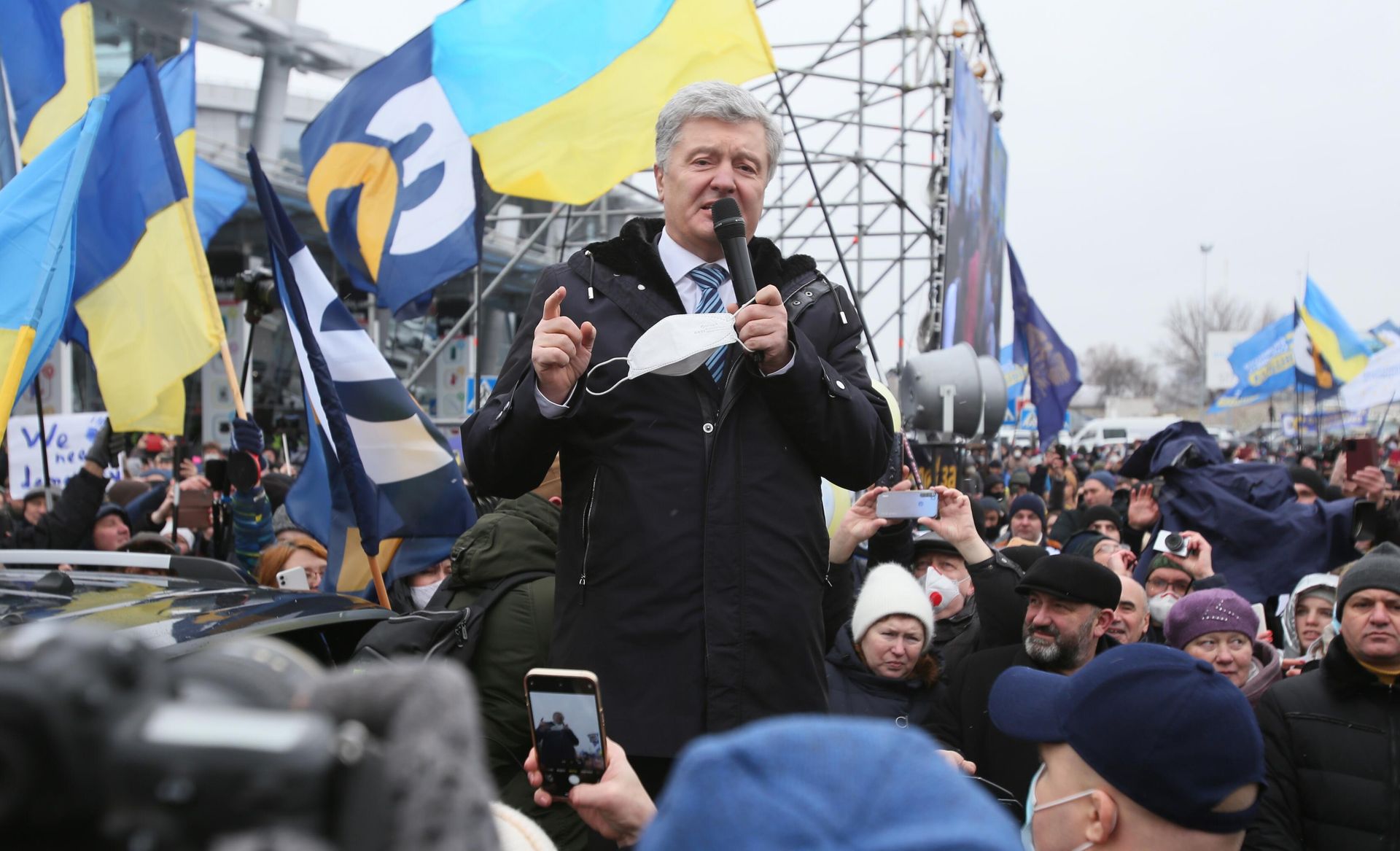 Экс-президент Украины Петр Порошенко выступает перед своими сторонниками в Киеве Экс-президент Украины Петр Порошенко выступает перед своими сторонниками в Киеве - РИА Новости, 1920, 22.03.2024