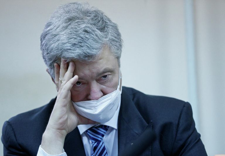 Петр Порошенко во время судебного заседания в Киеве Петр Порошенко во время судебного заседания в Киеве