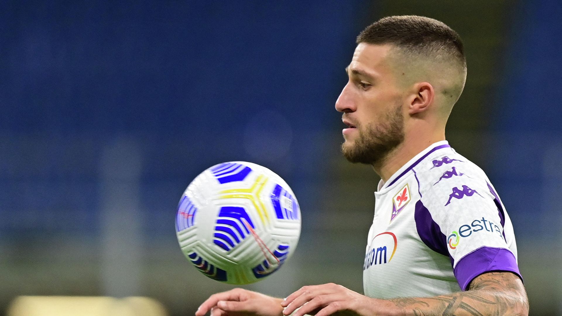 Fiorentina's Italian defender Cristiano Biraghi chest controls the ball during the Italian Serie A football match Inter vs Fiorentina on September 26, 2020 at the Giuseppe-Meazza (San Siro) stadium in Milan. (Photo by MIGUEL MEDINA / AFP) Fiorentina's Italian defender Cristiano Biraghi chest controls the ball during the Italian Serie A football match Inter vs Fiorentina on September 26, 2020 at the Giuseppe-Meazza (San Siro) stadium in Milan. (Photo by MIGUEL MEDINA / AFP) - РИА Новости, 1920, 18.01.2022