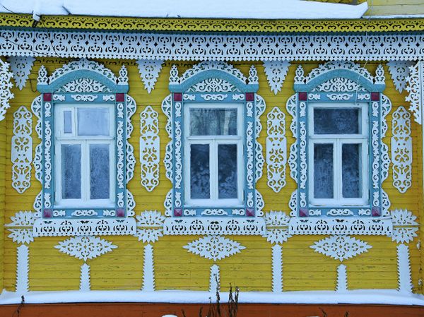 Деревянные наличники на окнах дома в Плесе