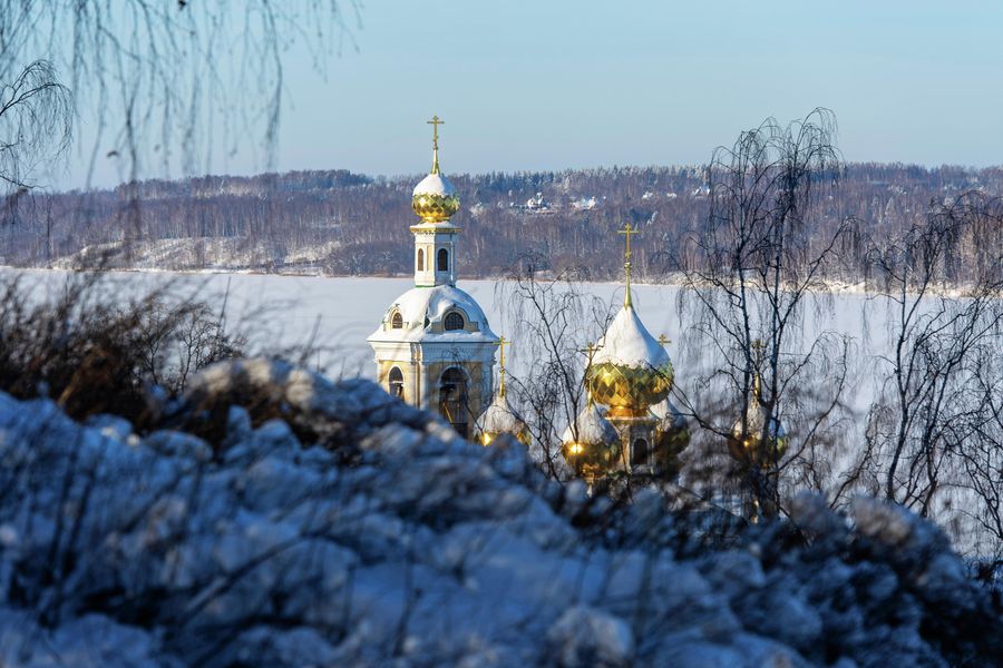 Купола храма Воскресения Христова в Плесе Купола храма Воскресения Христова в Плесе