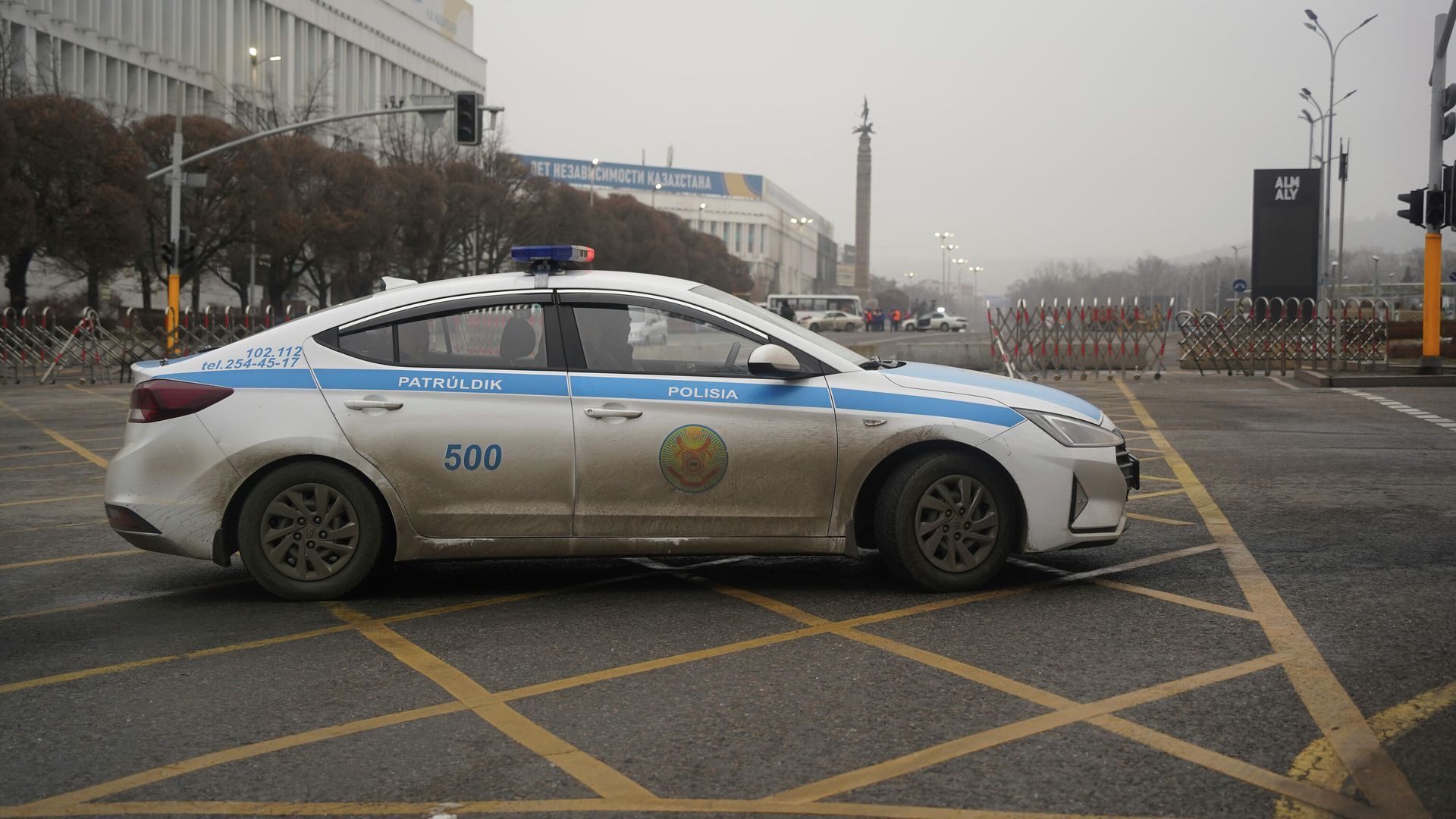 Автомобиль полиции в центре Алма-Аты Автомобиль полиции в центре Алма-Аты - РИА Новости, 1920, 11.06.2026