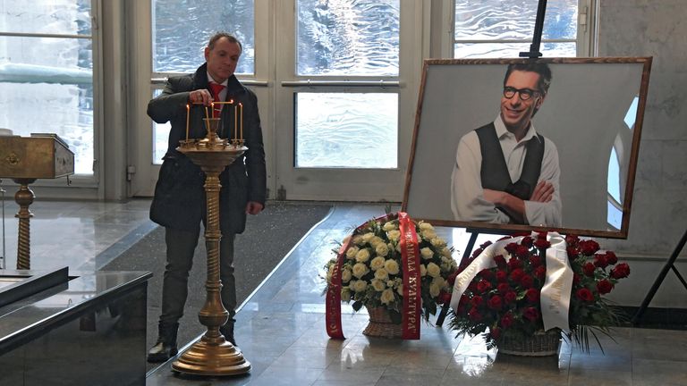 Актер Сергей Померанцев на церемонии прощания с телеведущим Михаилом Зеленским Актер Сергей Померанцев на церемонии прощания с телеведущим Михаилом Зеленским