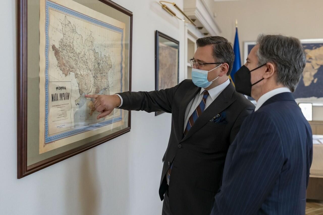 Министр иностранных дел Украины Дмитрий Кулеба и государственный секретарь США Энтони Блинкен во время встречи в Киеве Министр иностранных дел Украины Дмитрий Кулеба и государственный секретарь США Энтони Блинкен во время встречи в Киеве - РИА Новости, 1920, 21.01.2022