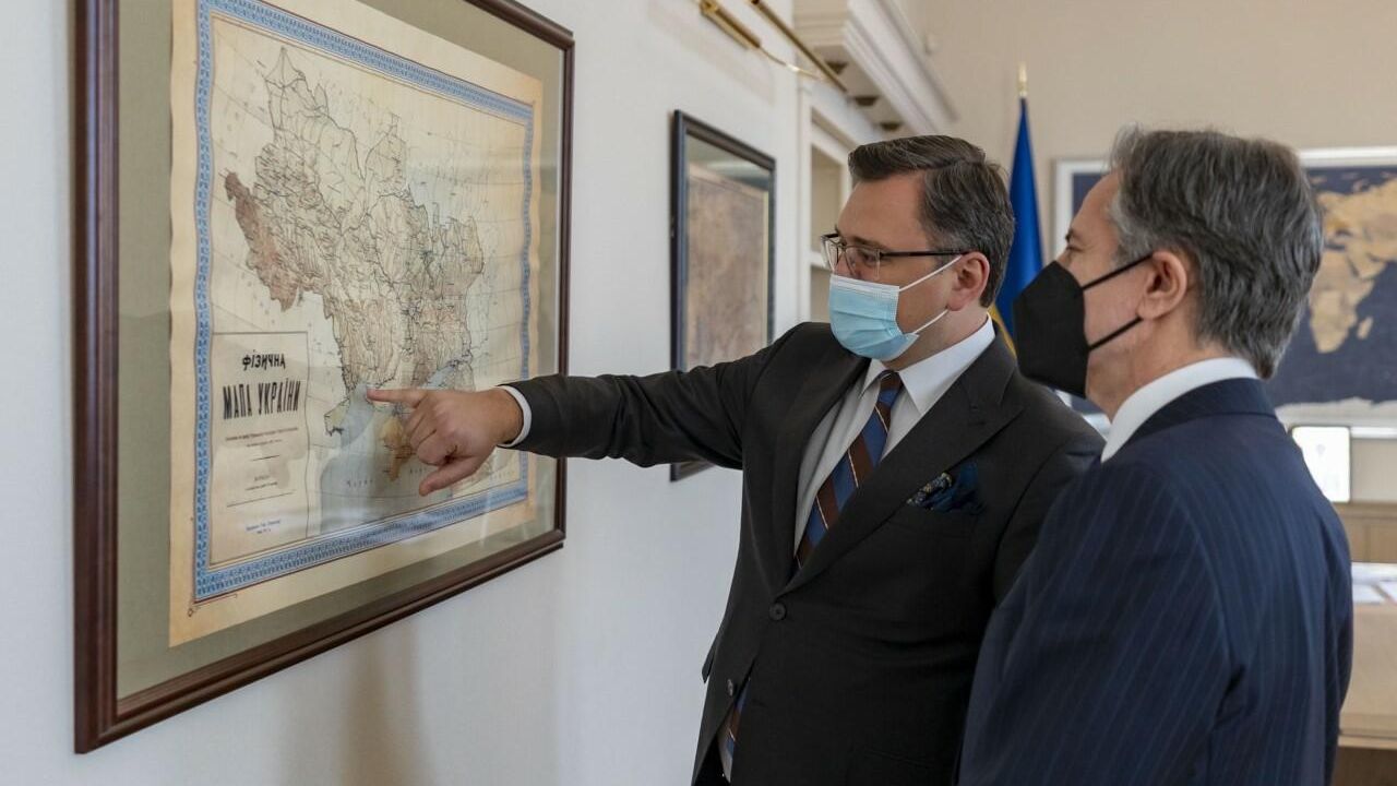 Министр иностранных дел Украины Дмитрий Кулеба и государственный секретарь США Энтони Блинкен во время встречи в Киеве Министр иностранных дел Украины Дмитрий Кулеба и государственный секретарь США Энтони Блинкен во время встречи в Киеве - РИА Новости, 1920, 20.01.2022
