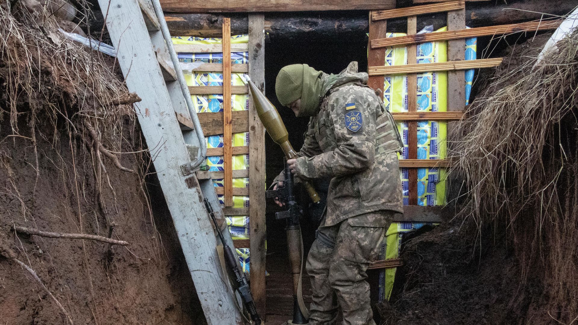Украинский военный на боевой позиции в Донецкой области Украинский военный на боевой позиции в Донецкой области - РИА Новости, 1920, 21.01.2022