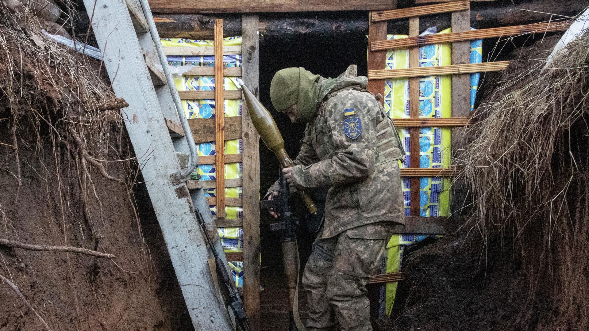 Украинский военный на боевой позиции в Донецкой области Украинский военный на боевой позиции в Донецкой области - РИА Новости, 1920, 24.01.2022