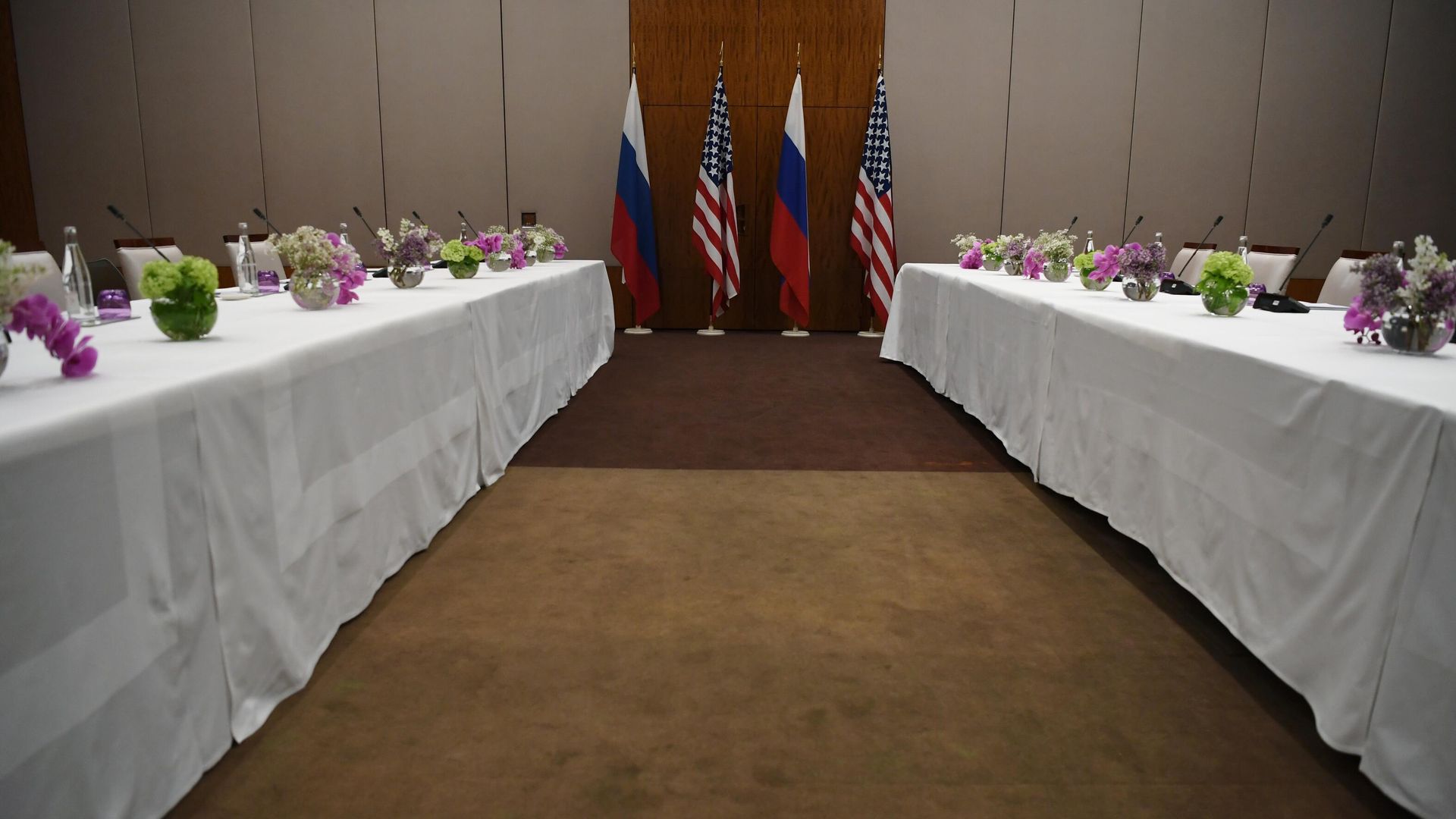 Флаги России и США - РИА Новости, 1920, 22.02.2025