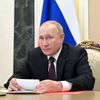 Президент РФ Владимир Путин проводит оперативное совещание с постоянными членами Совета безопасности РФ 