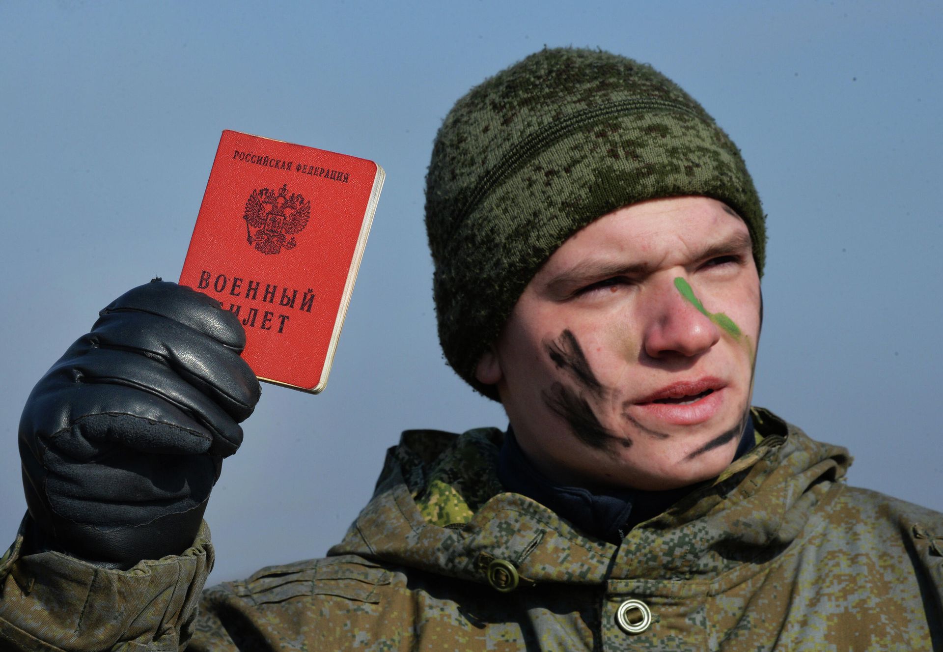 Курсант Дальневосточного высшего общевойскового командного училища имени Маршала Советского Союза К. К. Рокоссовского во время проверки экипировки и документов Курсант Дальневосточного высшего общевойскового командного училища имени Маршала Советского Союза К. К. Рокоссовского во время проверки экипировки и документов - РИА Новости, 1920, 22.01.2022