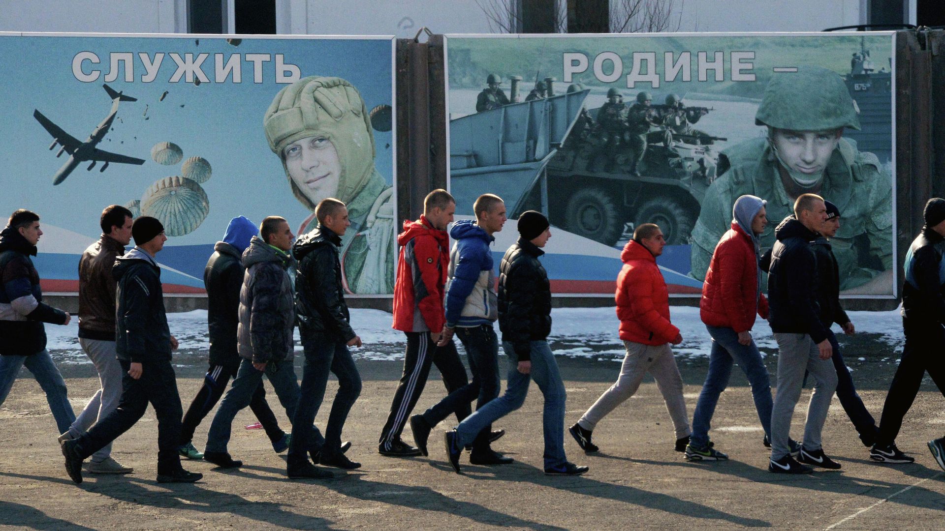 Призывники на территории краевого сборного пункта во Владивостоке Призывники на территории краевого сборного пункта во Владивостоке - РИА Новости, 1920, 01.04.2022