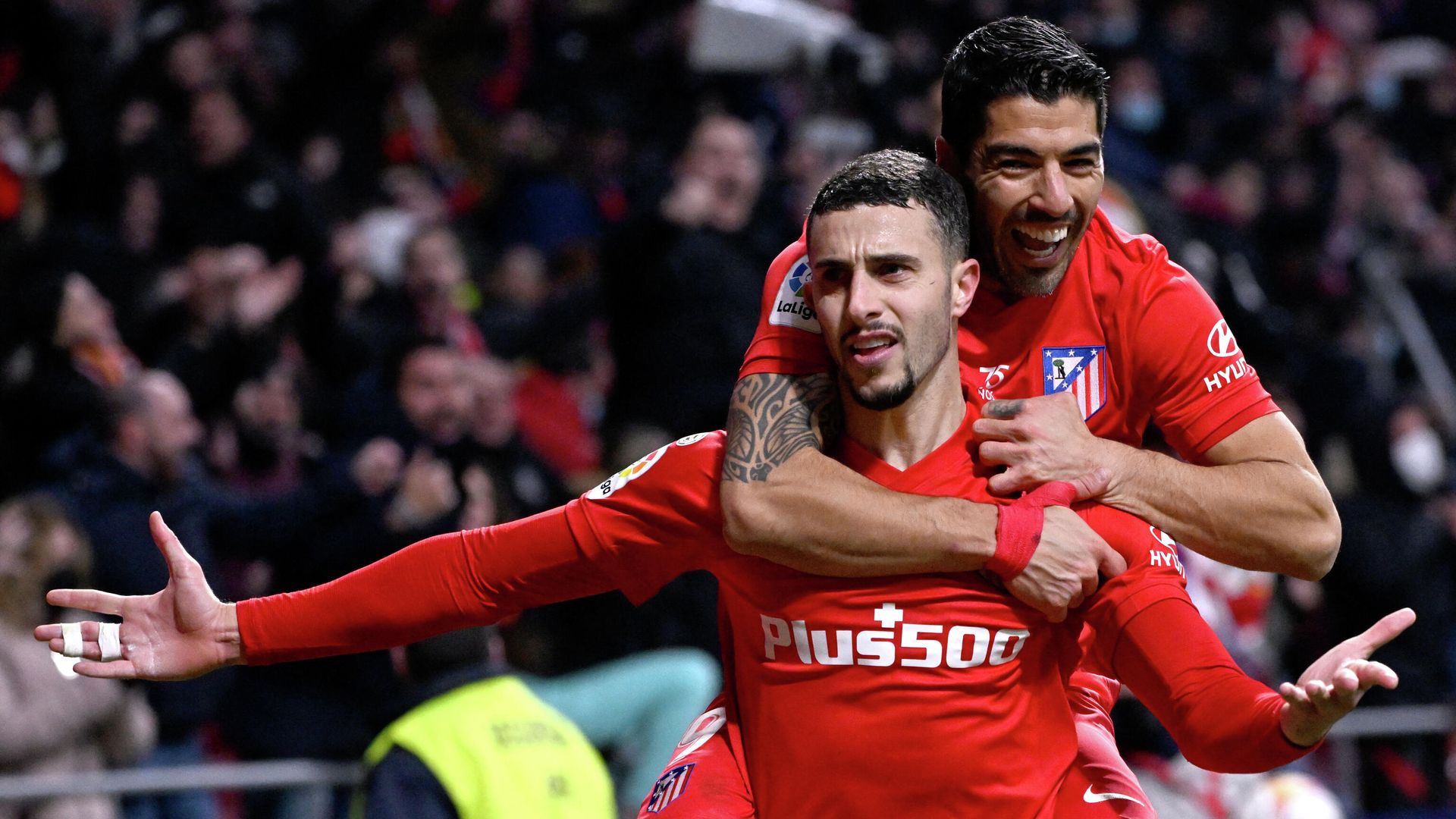 Atletico Madrid's Spanish defender Mario Hermoso (L) celebrates with Atletico Madrid's Uruguayan forward Luis Suarez after scoring his team's third goal during the Spanish league football match between Club Atletico de Madrid and Valencia CF at the Wanda Metropolitano stadium in Madrid on January 22, 2022. (Photo by PIERRE-PHILIPPE MARCOU / AFP) Atletico Madrid's Spanish defender Mario Hermoso (L) celebrates with Atletico Madrid's Uruguayan forward Luis Suarez after scoring his team's third goal during the Spanish league football match between Club Atletico de Madrid and Valencia CF at the Wanda Metropolitano stadium in Madrid on January 22, 2022. (Photo by PIERRE-PHILIPPE MARCOU / AFP) - РИА Новости, 1920, 23.01.2022