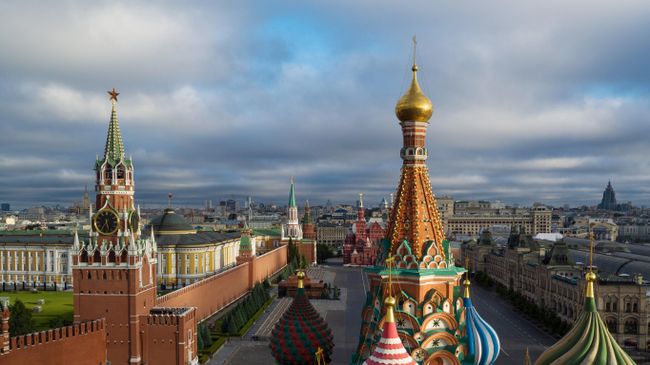Купола Храма Василия Блаженного на Красной площади в Москве