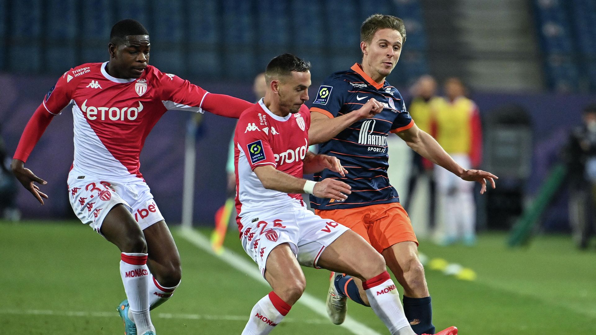 Monaco's French defender Ruben Aguilar (C) fights for the ball against Montpellier's French midfielder Joris Chotard (R) during the French L1 football match between Montpellier Herault SC and AS Monaco at Stade de la Mosson in Montpellier, southern France on on January 23, 2022. (Photo by Pascal GUYOT / AFP) Monaco's French defender Ruben Aguilar (C) fights for the ball against Montpellier's French midfielder Joris Chotard (R) during the French L1 football match between Montpellier Herault SC and AS Monaco at Stade de la Mosson in Montpellier, southern France on on January 23, 2022. (Photo by Pascal GUYOT / AFP) - РИА Новости, 1920, 23.01.2022