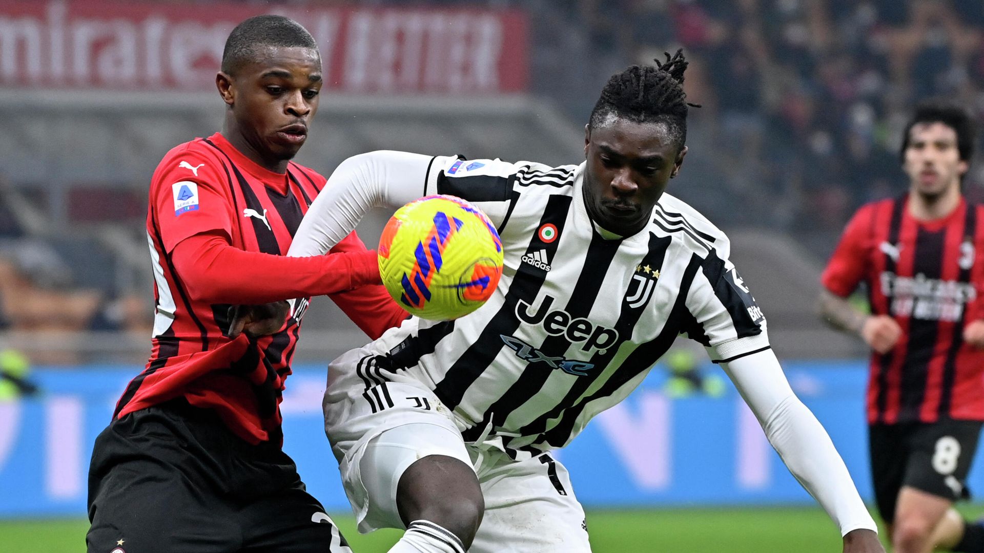 AC Milan's French defender Pierre Kalulu (L) and Juventus' Italian forward Moise Kean go for the ball during the Italian Serie A football match between AC Milan and Juventus on January 23, 2022 at the San Siro stadium in Milan. (Photo by Alberto PIZZOLI / AFP) AC Milan's French defender Pierre Kalulu (L) and Juventus' Italian forward Moise Kean go for the ball during the Italian Serie A football match between AC Milan and Juventus on January 23, 2022 at the San Siro stadium in Milan. (Photo by Alberto PIZZOLI / AFP) - РИА Новости, 1920, 24.01.2022