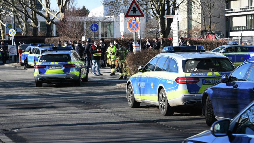 Полицейские автомобили на территории кампуса университета в Гейдельберге, после того, как там была открыта стрельба Полицейские автомобили на территории кампуса университета в Гейдельберге, после того, как там была открыта стрельба - РИА Новости, 1920, 24.01.2022