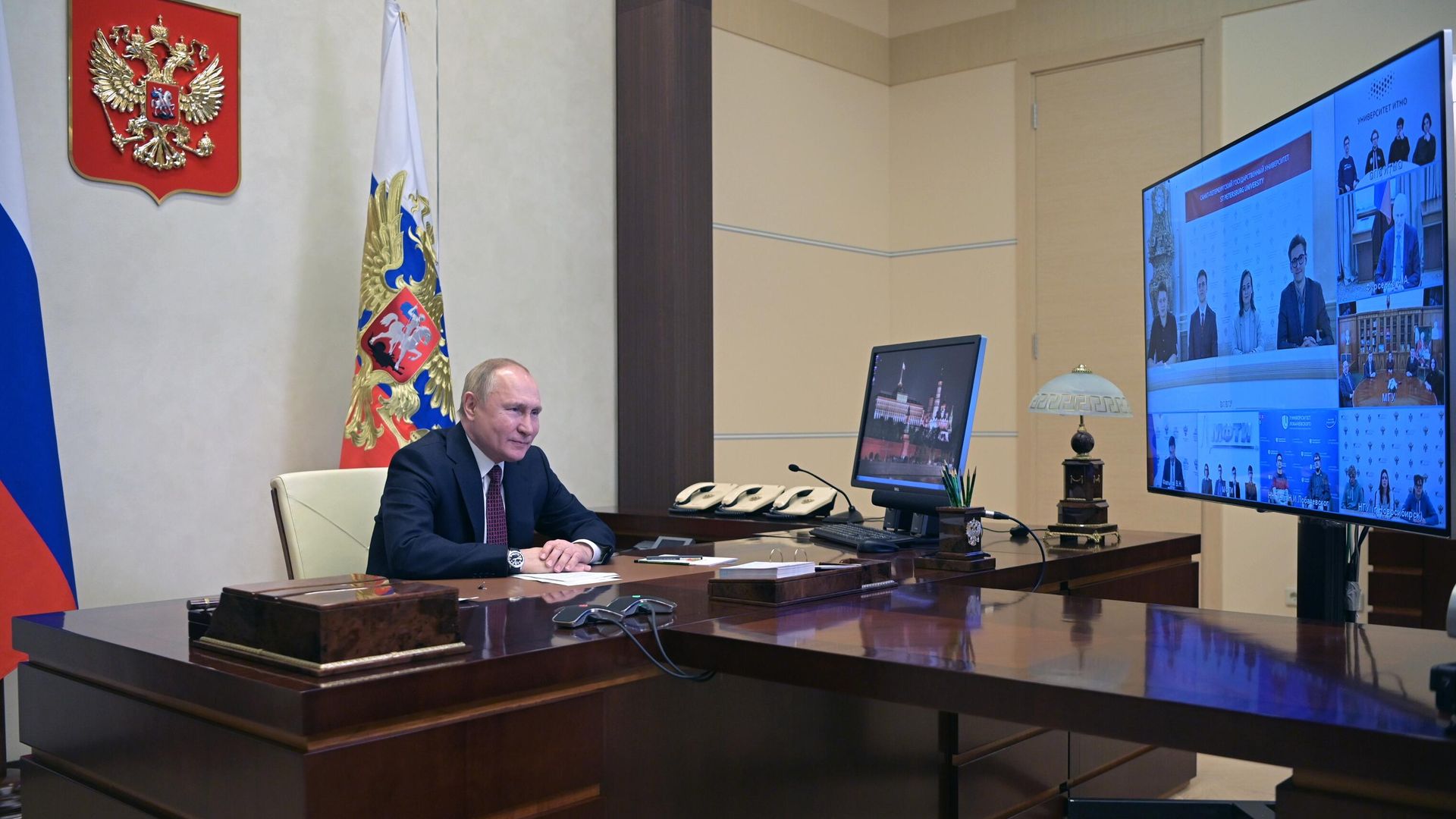 Президент РФ Владимир Путин проводит в режиме видеоконференции встречу со студентами ведущих отечественных вузов Президент РФ Владимир Путин проводит в режиме видеоконференции встречу со студентами ведущих отечественных вузов - РИА Новости, 1920, 25.01.2022