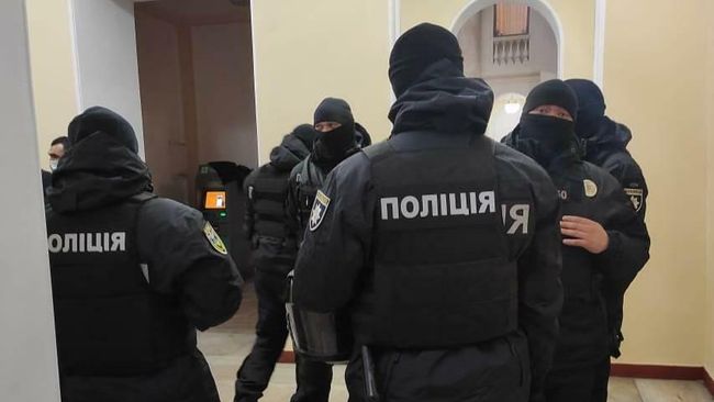 Сотрудники полиции 