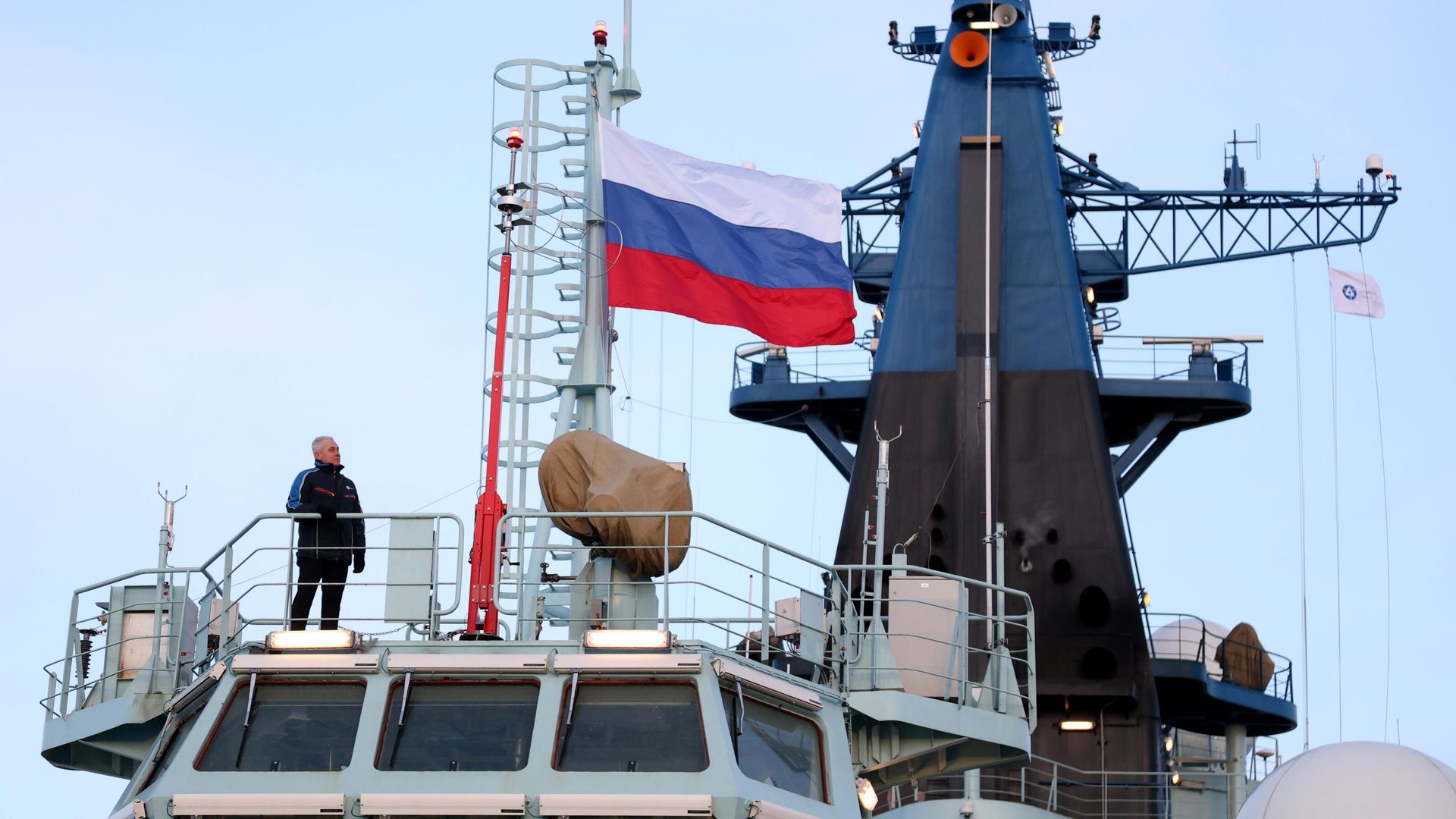 Торжественная церемония поднятия государственного флага РФ на первом серийном универсальном атомном ледоколе Сибирь проекта 22220 в Мурманске. 25 января 2022 Торжественная церемония поднятия государственного флага РФ на первом серийном универсальном атомном ледоколе Сибирь проекта 22220 в Мурманске. 25 января 2022 - РИА Новости, 1920, 25.01.2022