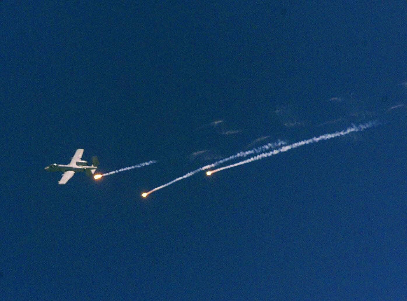 Штурмовик НАТО A-10 Thunderbolt недалеко от границы Косово с Албанией Штурмовик НАТО A-10 Thunderbolt недалеко от границы Косово с Албанией - РИА Новости, 1920, 25.01.2022