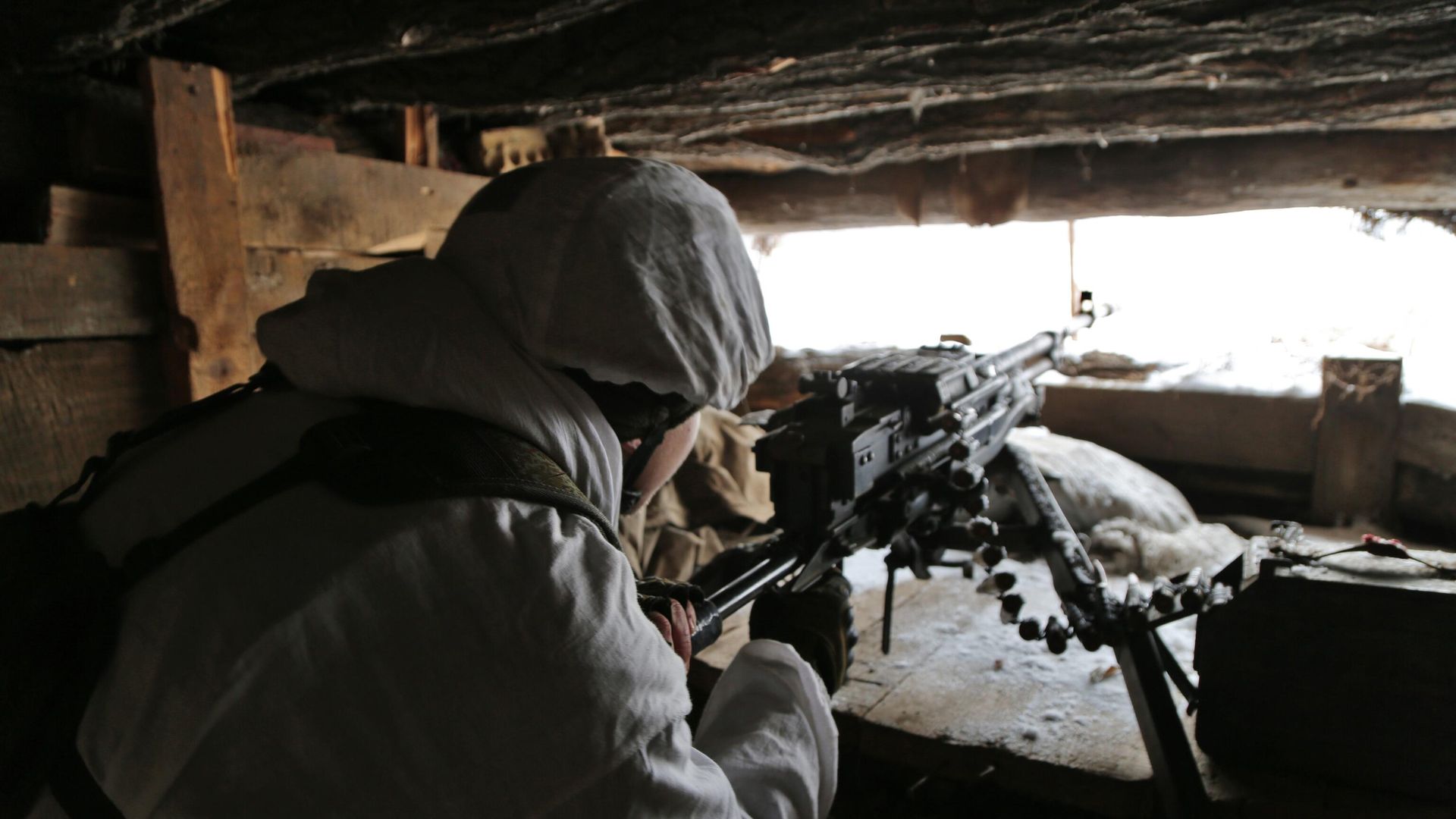 Боец Народной милиции ЛНР на позиции в районе поселка Славяносербск Луганской области Боец Народной милиции ЛНР на позиции в районе поселка Славяносербск Луганской области - РИА Новости, 1920, 24.02.2022
