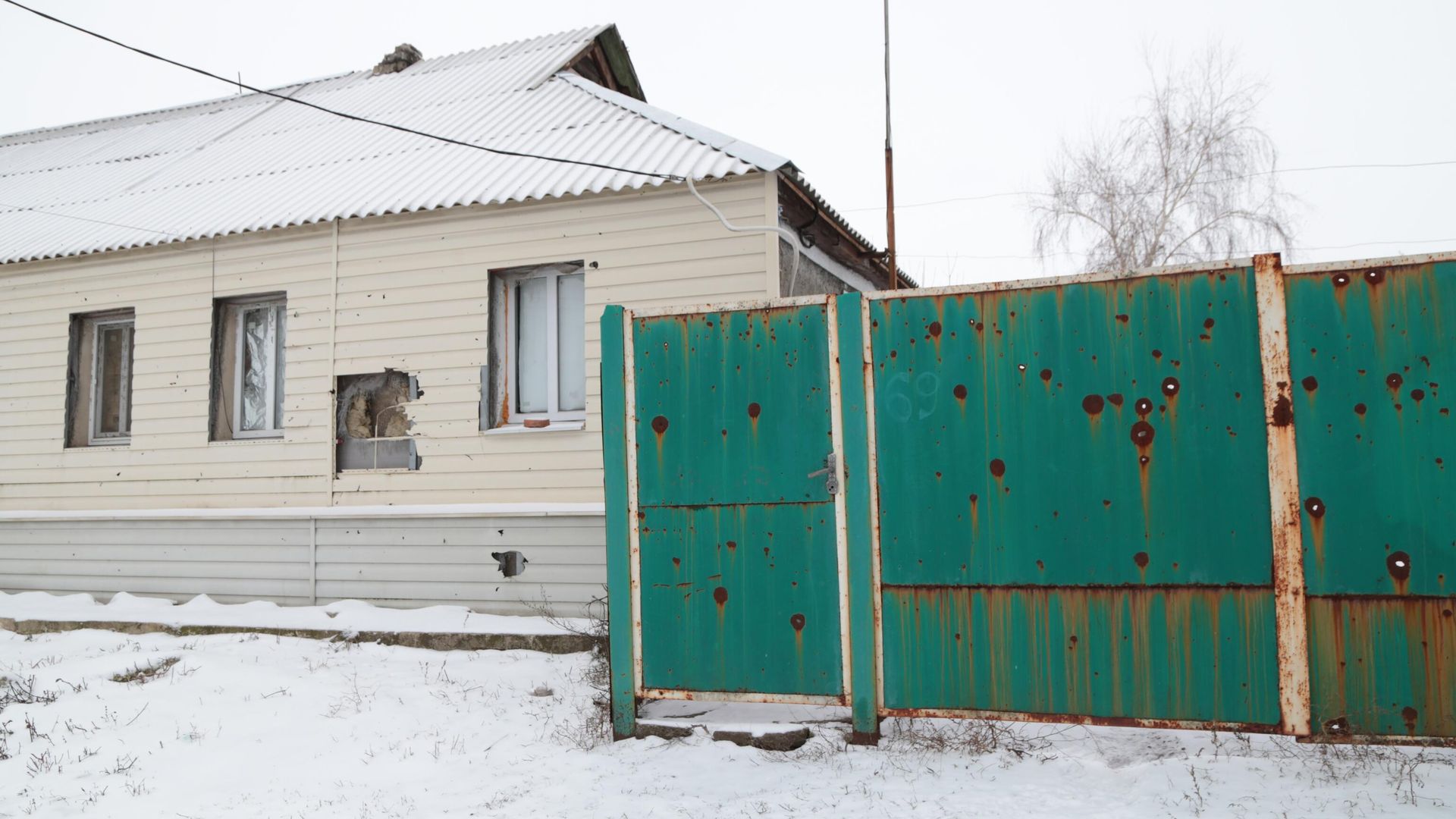 Дом со следами от снарядов в поселке Пришиб Славяносербского района Луганской области Дом со следами от снарядов в поселке Пришиб Славяносербского района Луганской области - РИА Новости, 1920, 01.02.2022