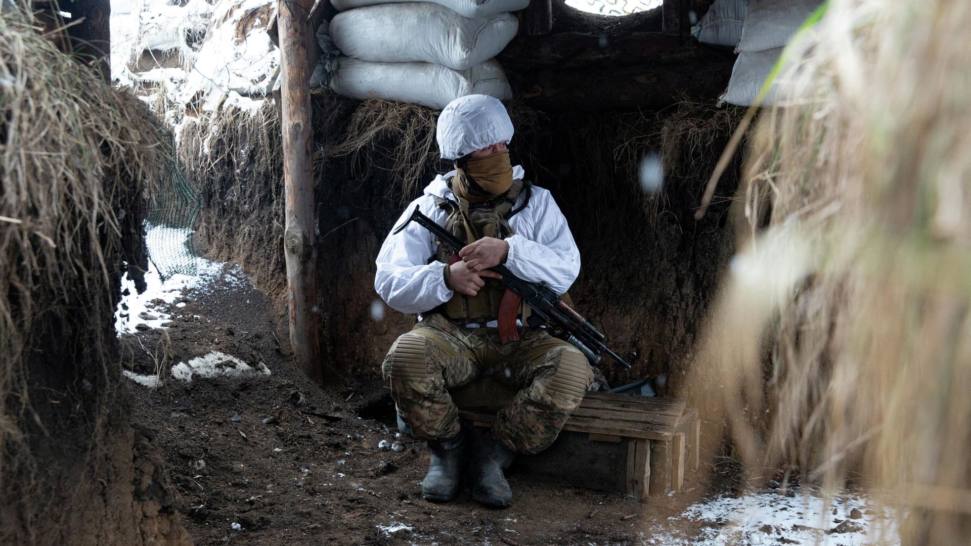 Украинский военнослужащий на линии соприкосновения в Донецкой области Украинский военнослужащий на линии соприкосновения в Донецкой области - РИА Новости, 1920, 26.01.2022