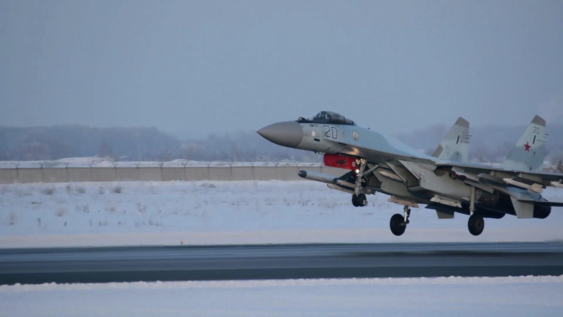 Россия отправляет в Белоруссию истребители Су-35 Россия отправляет в Белоруссию истребители Су-35 - РИА Новости, 1920, 26.01.2022