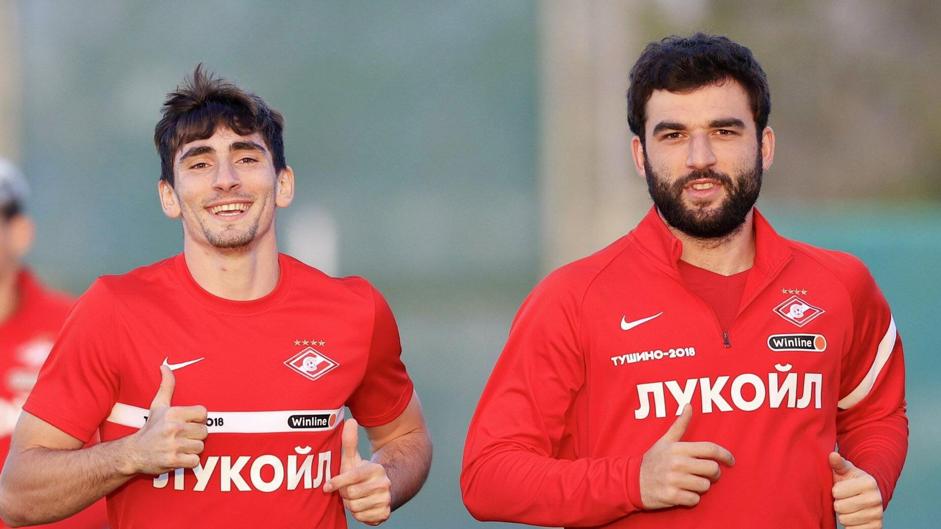 Игроки Спартака Зелимхан Бакаев и Георгий Джикия (слева направо) Игроки Спартака Зелимхан Бакаев и Георгий Джикия (слева направо) - РИА Новости, 1920, 19.09.2023