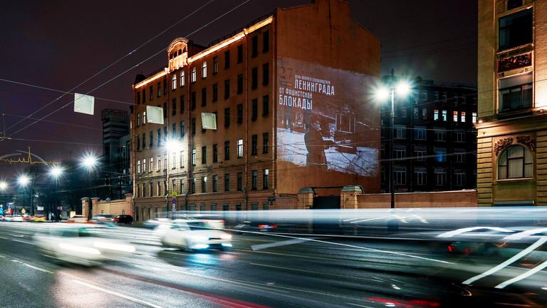 Световая проекция на здание на Московском проспекте в Санкт-Петербурге к годовщине освобождения Ленинграда от блокады Световая проекция на здание на Московском проспекте в Санкт-Петербурге к годовщине освобождения Ленинграда от блокады