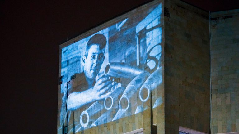 Световая проекция на фасаде Российской национальной библиотеки в Санкт-Петербурге к годовщине освобождения Ленинграда от блокады Световая проекция на фасаде Российской национальной библиотеки в Санкт-Петербурге к годовщине освобождения Ленинграда от блокады