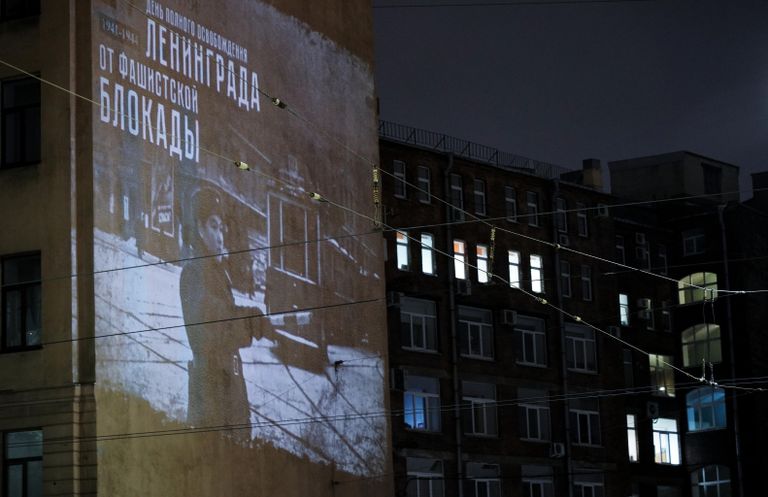 Световая проекция на здание на Московском проспекте в Санкт-Петербурге к годовщине освобождения Ленинграда от блокады Световая проекция на здание на Московском проспекте в Санкт-Петербурге к годовщине освобождения Ленинграда от блокады