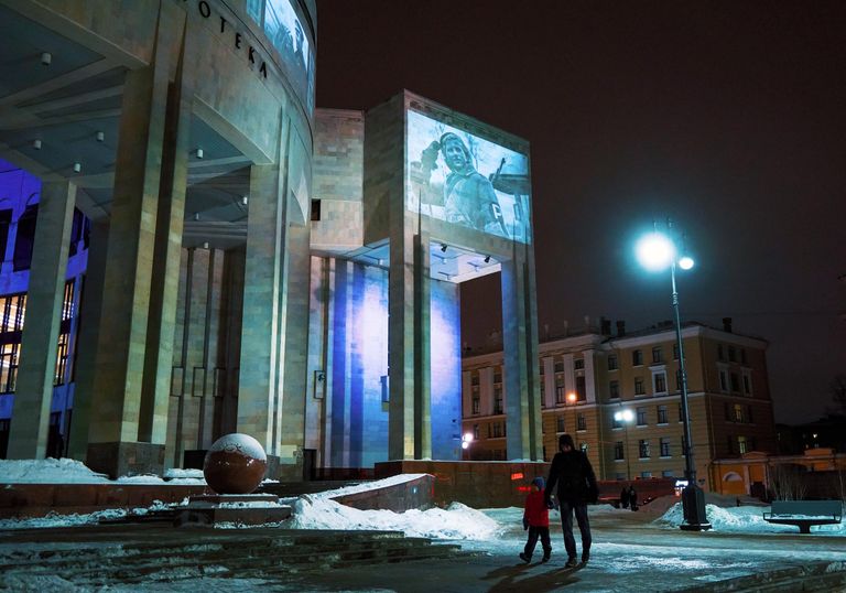 Световые проекции на фасаде Российской национальной библиотеки в Санкт-Петербурге Световые проекции на фасаде Российской национальной библиотеки в Санкт-Петербурге