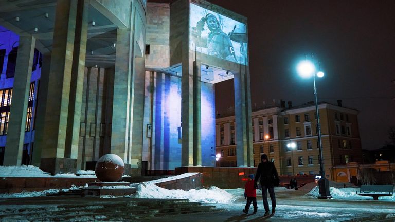 Световые проекции на фасаде Российской национальной библиотеки в Санкт-Петербурге Световые проекции на фасаде Российской национальной библиотеки в Санкт-Петербурге