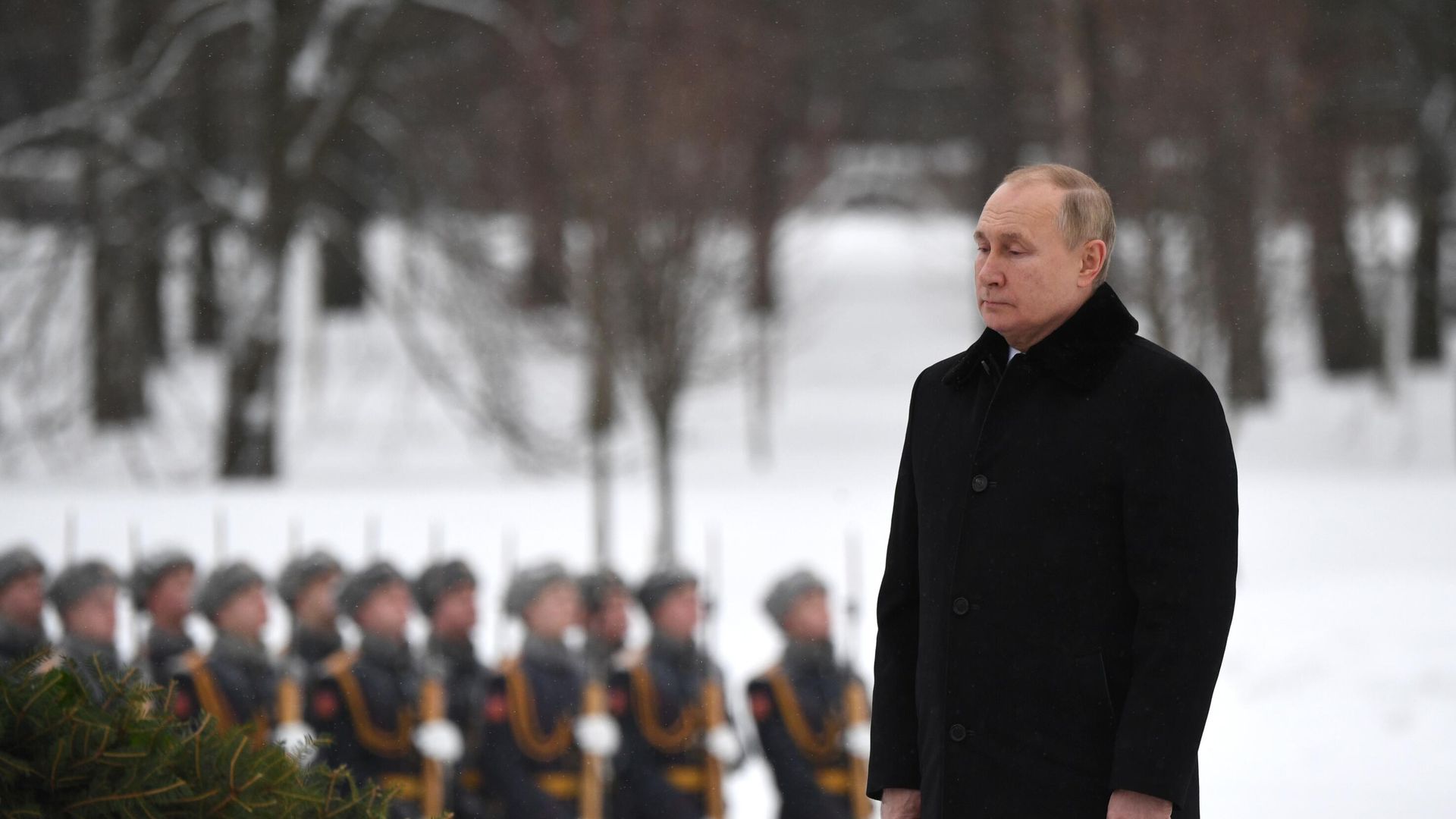 Президент РФ Владимир Путин Путин на торжественно-траурной церемонии возложения венков и цветов к монументу Мать-Родина на Пискаревском мемориальном кладбище в память о погибших в годы блокады. Президент РФ Владимир Путин Путин на торжественно-траурной церемонии возложения венков и цветов к монументу Мать-Родина на Пискаревском мемориальном кладбище в память о погибших в годы блокады. - РИА Новости, 1920, 27.01.2022