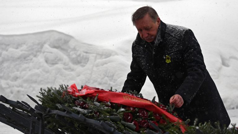 Губернатор Санкт-Петербурга Александр Беглов на торжественно-траурной церемонии возложения венков и цветов к монументу Мать-Родина на Пискаревском мемориальном кладбище в память о погибших в годы блокады Губернатор Санкт-Петербурга Александр Беглов на торжественно-траурной церемонии возложения венков и цветов к монументу Мать-Родина на Пискаревском мемориальном кладбище в память о погибших в годы блокады
