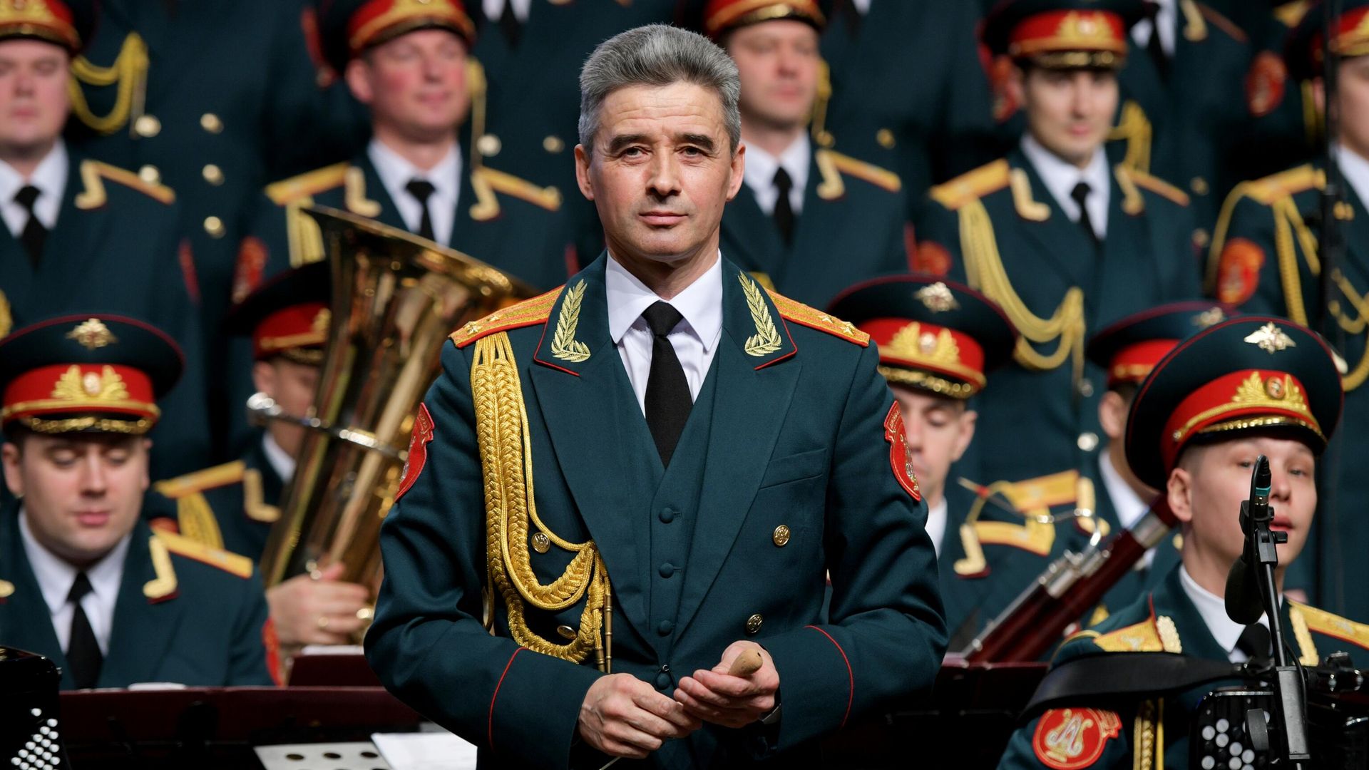 Художественный руководитель Академического ансамбля песни и пляски Российской Армии имени А. В. Александрова, полковник Геннадий Саченюк перед началом концерта Художественный руководитель Академического ансамбля песни и пляски Российской Армии имени А. В. Александрова, полковник Геннадий Саченюк перед началом концерта - РИА Новости, 1920, 28.01.2022