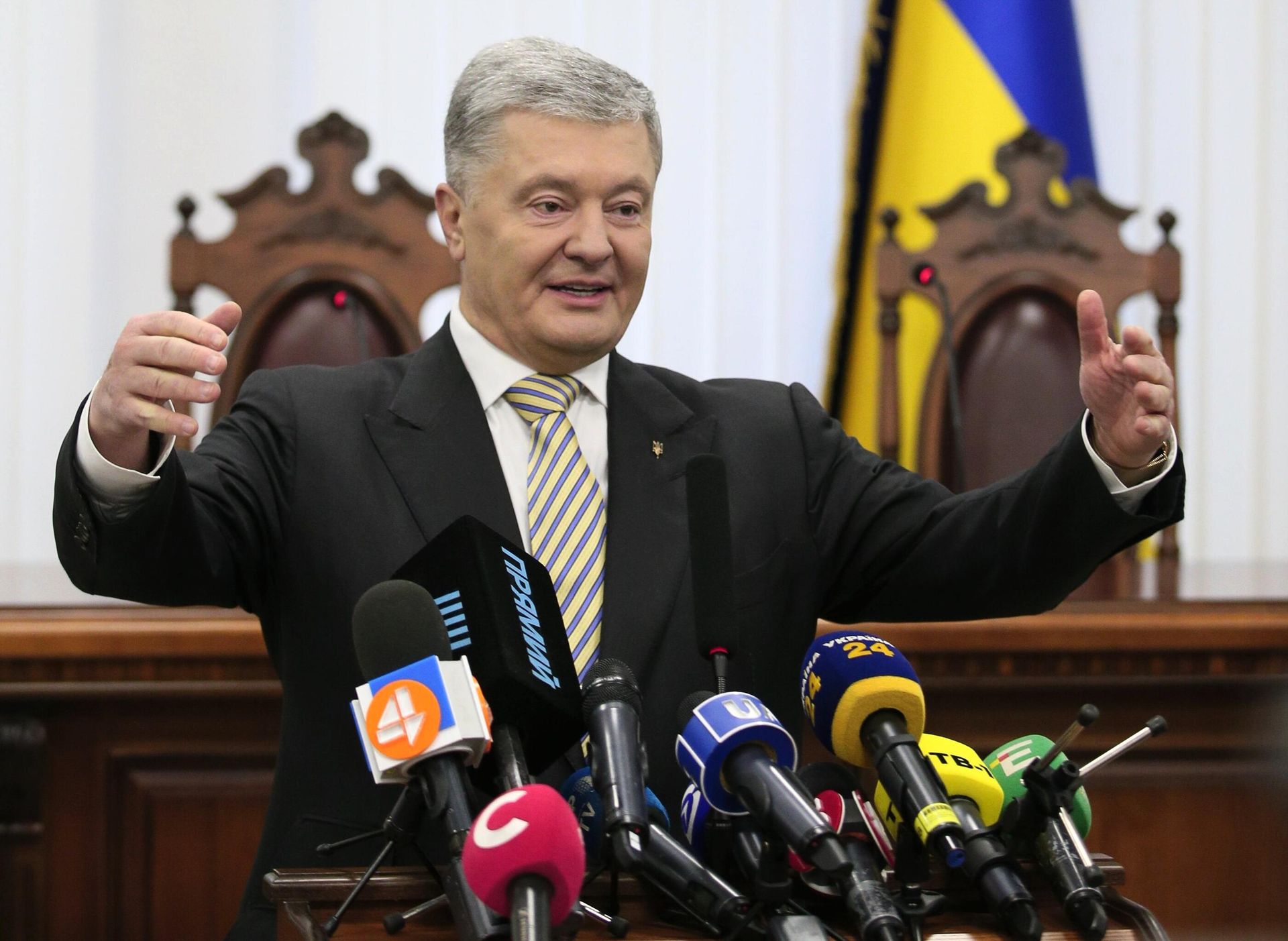 Бывший президент Украины Петр Порошенко в здании Киевского апелляционного суда - РИА Новости, 1920, 18.11.2025